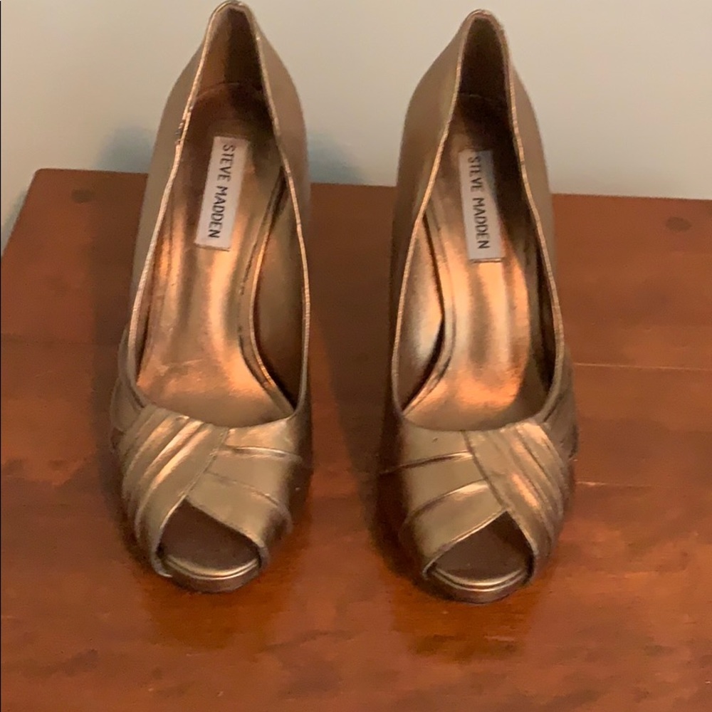 Matted gold heels.